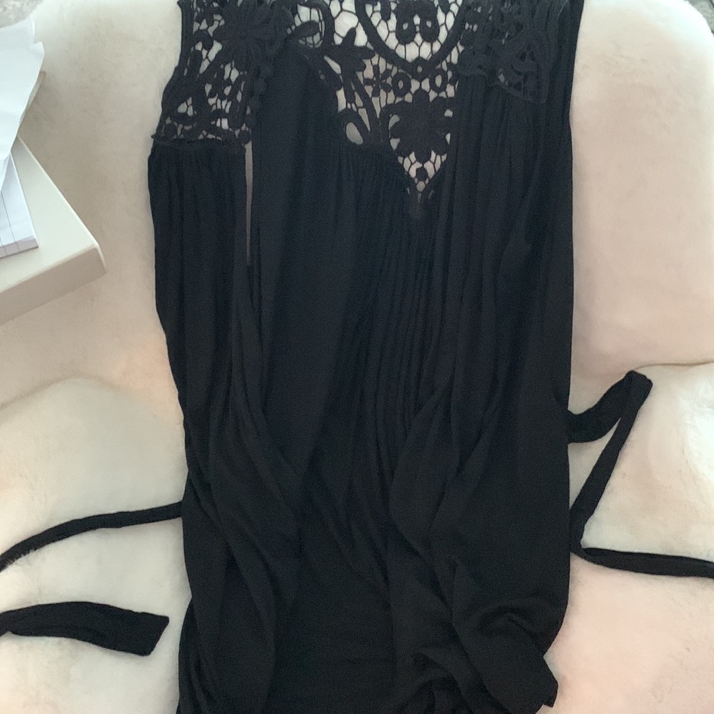 B’leev T-Shirt-Like Black Vest - Picture 7 of 9